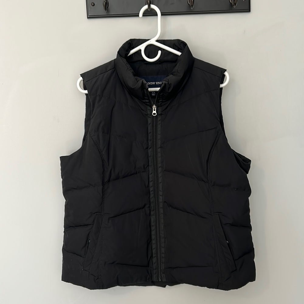 Land’s End black puffer vest, like new, size L 14/16